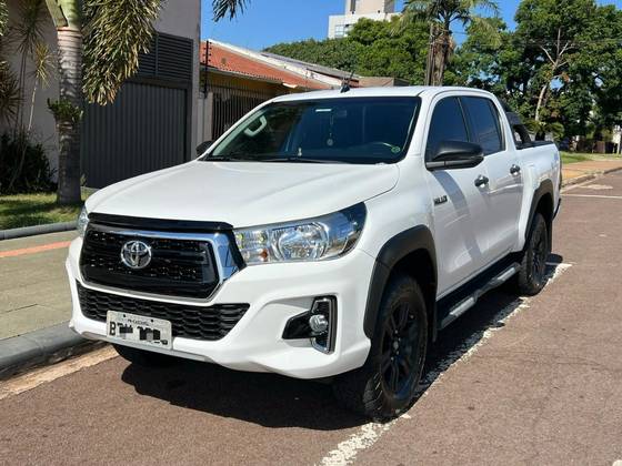 TOYOTA HILUX 2.8 SR CHALLENGE 4X4 CD 16V DIESEL 4P AUTOMÁTICO